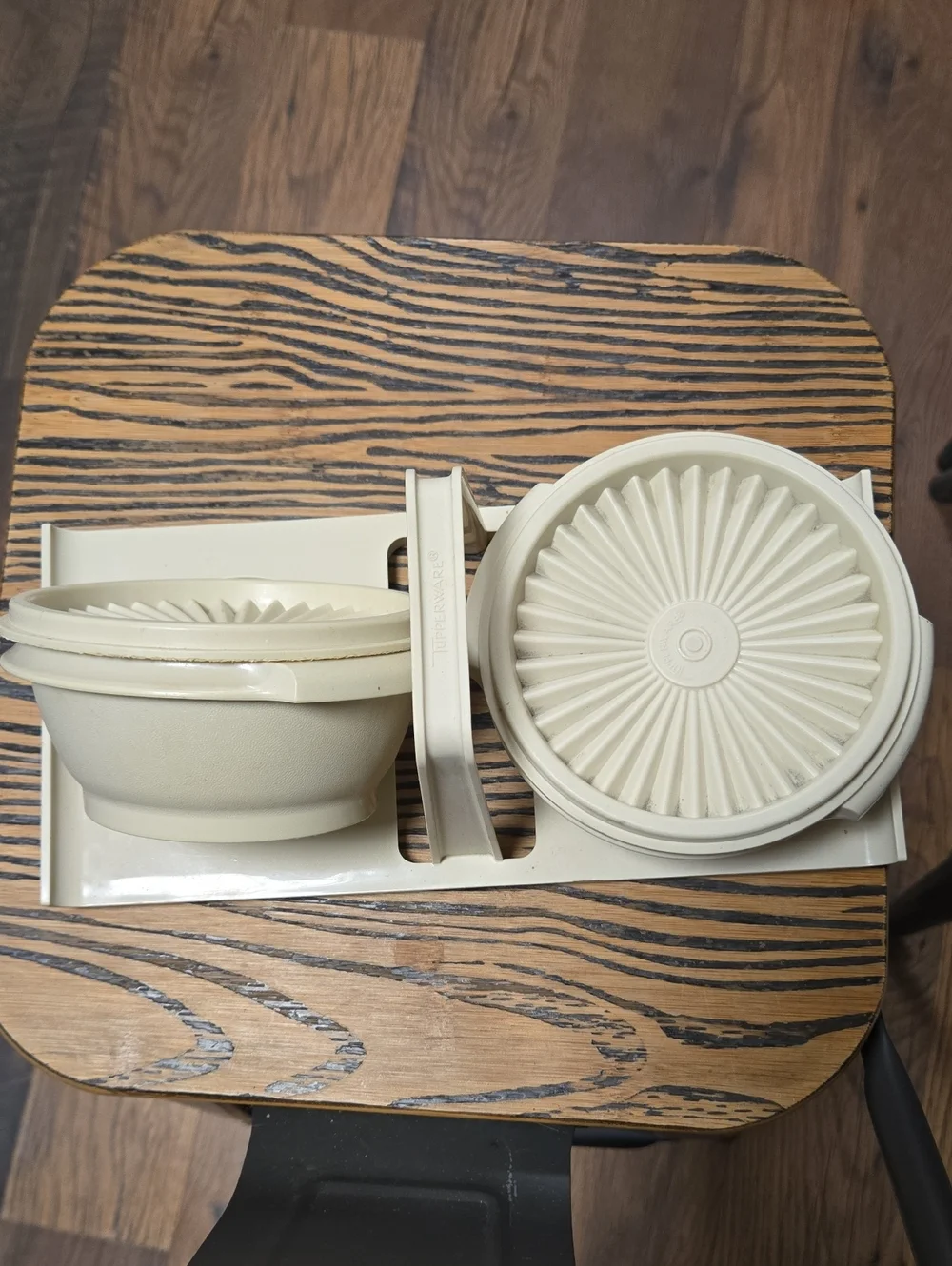 Tupperware Servalier bowl caddy set